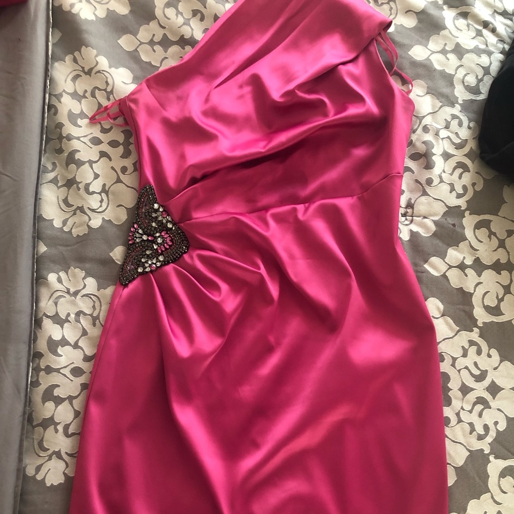 GORGEOUS ONE SHOULDER PINK MIDI DRESS!❤️